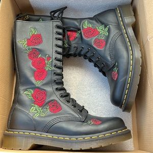 Dr. Martens Vonda Black Softy T